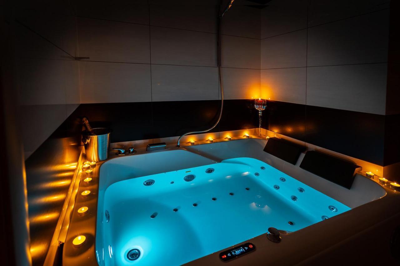 Premium Jacuzzi Apartment Κλαϊπέντα Εξωτερικό φωτογραφία