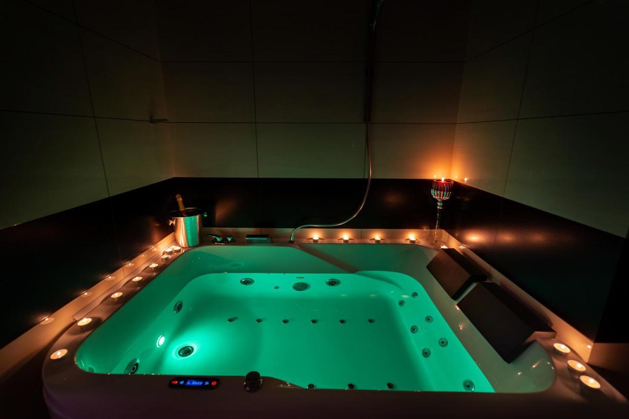 Premium Jacuzzi Apartment Κλαϊπέντα Εξωτερικό φωτογραφία